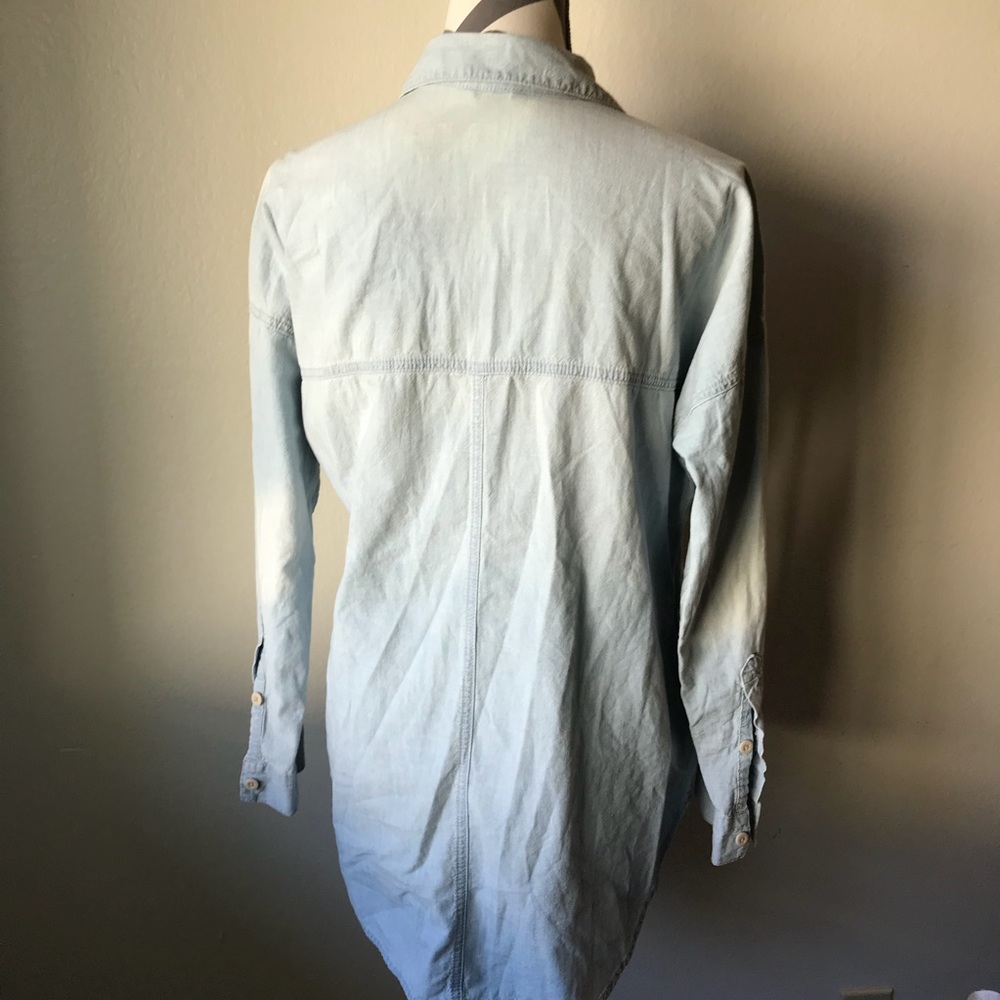 Gap Chambray Button Down Blouse W/Pockets Size S - image 4